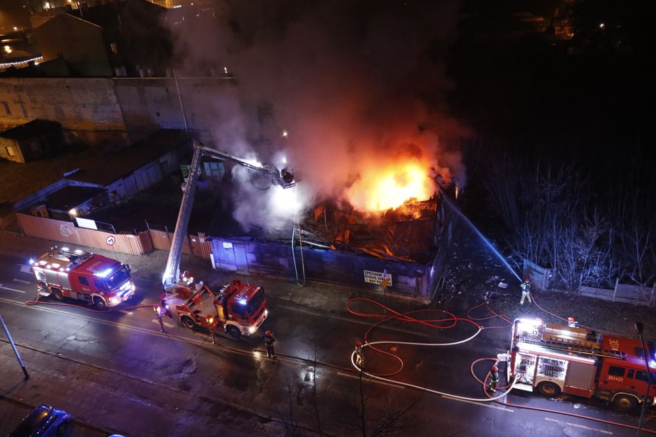 Incendiu devastator la o piață en-gros din Pitești