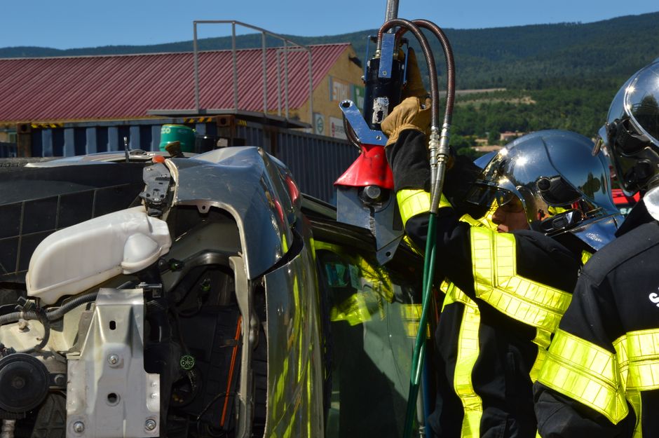 Accident pe DN7: cisternă răsturnată cu 31 de tone de benzină