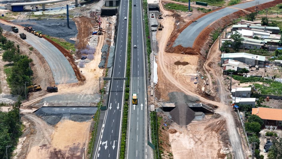 Proiectul autostrăzii ce traversează Munții Carpați avansează