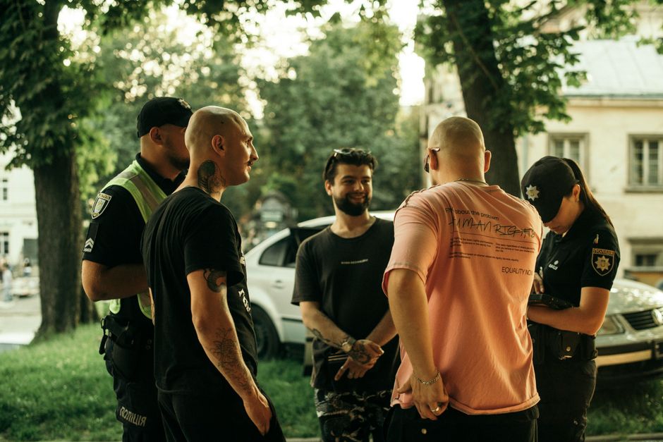 Un sugar a fost salvat de polițiștii locali dintr-o mașină în Pitești
