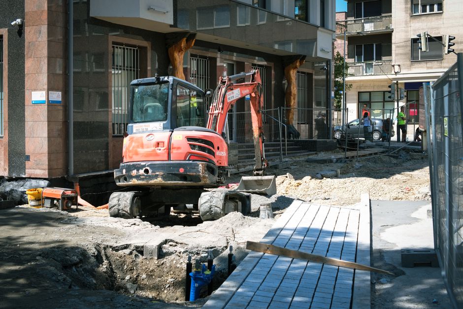 Lucrări de instalare la stația de tratare a apei din Curtea de Argeș