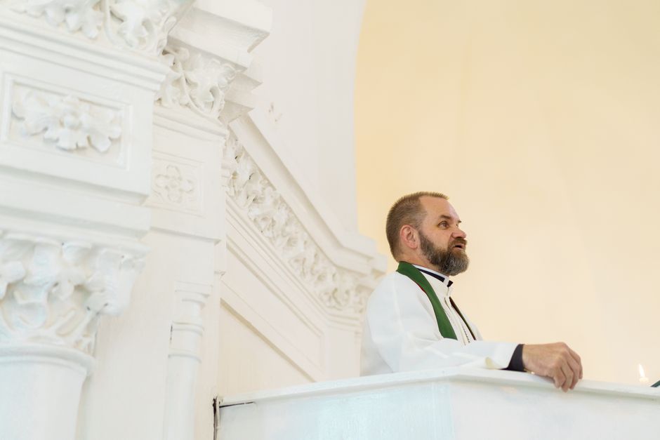 Preot din Topoloveni, suspendat de la slujire și investigat disciplinar