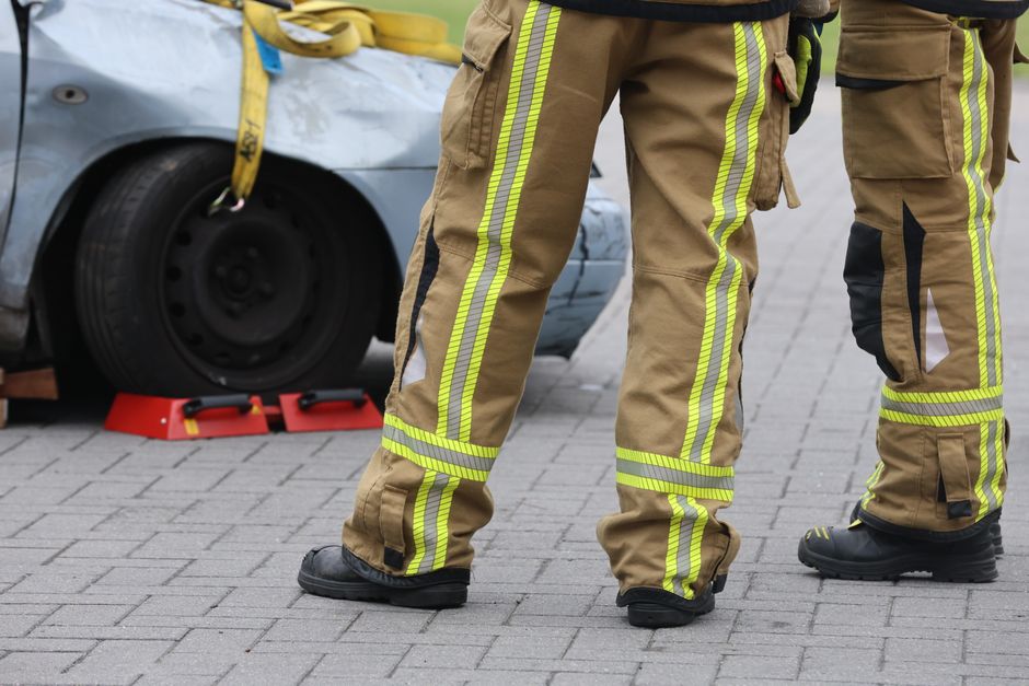 Accident pe drumul expres 12: Un autoturism a ars complet după ce a derapat și s-a izbit de parapet