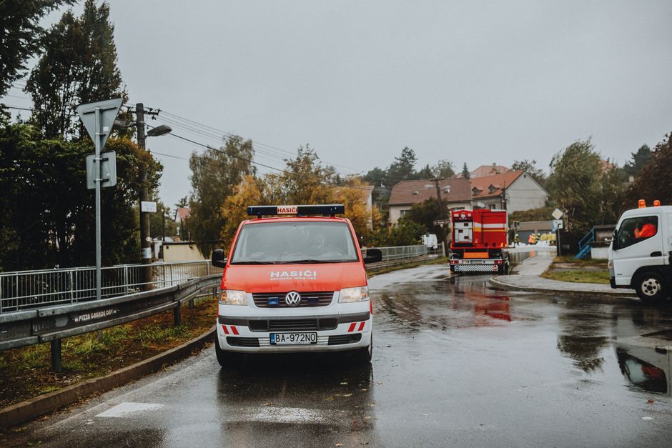 Accident rutier grav în Argeș: un microbuz cu juniori de la Dinamo a ieșit de pe șosea