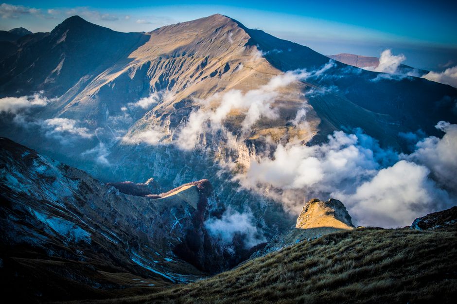 Un turist a murit după ce a căzut în Munții Făgăraș, la Vârful Mircii