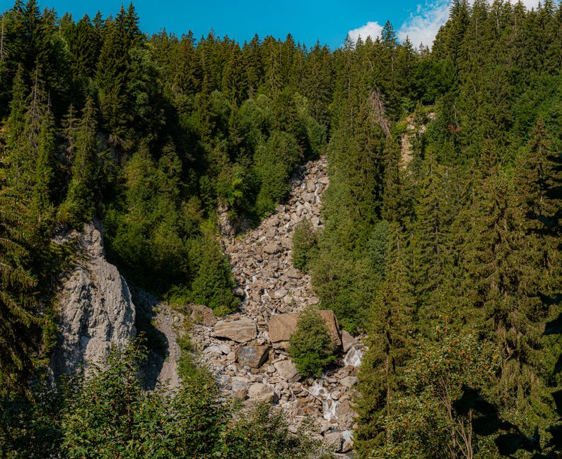 Accident tragic în Munții Făgăraș: Un turist a decedat la Vârful Mircii