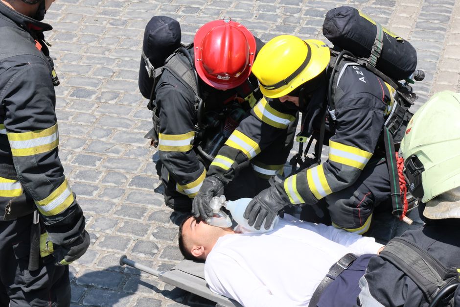 Doi bărbați arestați preventiv în urma incidentelor violente din Argeș, în care un pompier a fost atacat