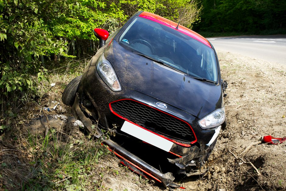 Accident pe DN73 la Țițești: Patru persoane rănite în coliziune