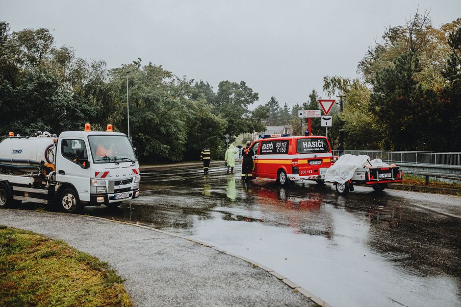 Accident grav pe DN73, la Țițești: Patru persoane rănite